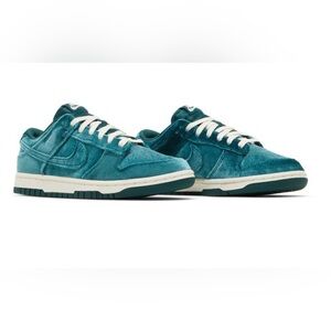 Women’s Dunk Low Green Velvet